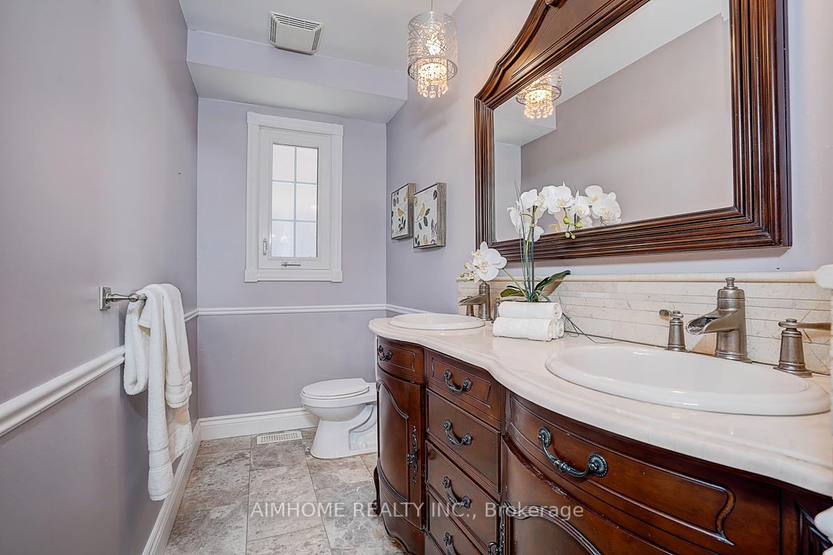 Photo 13 of 205 Pinewood Drive, Vaughan, Crestwood-Springfarm-Yorkhill — HOMEH