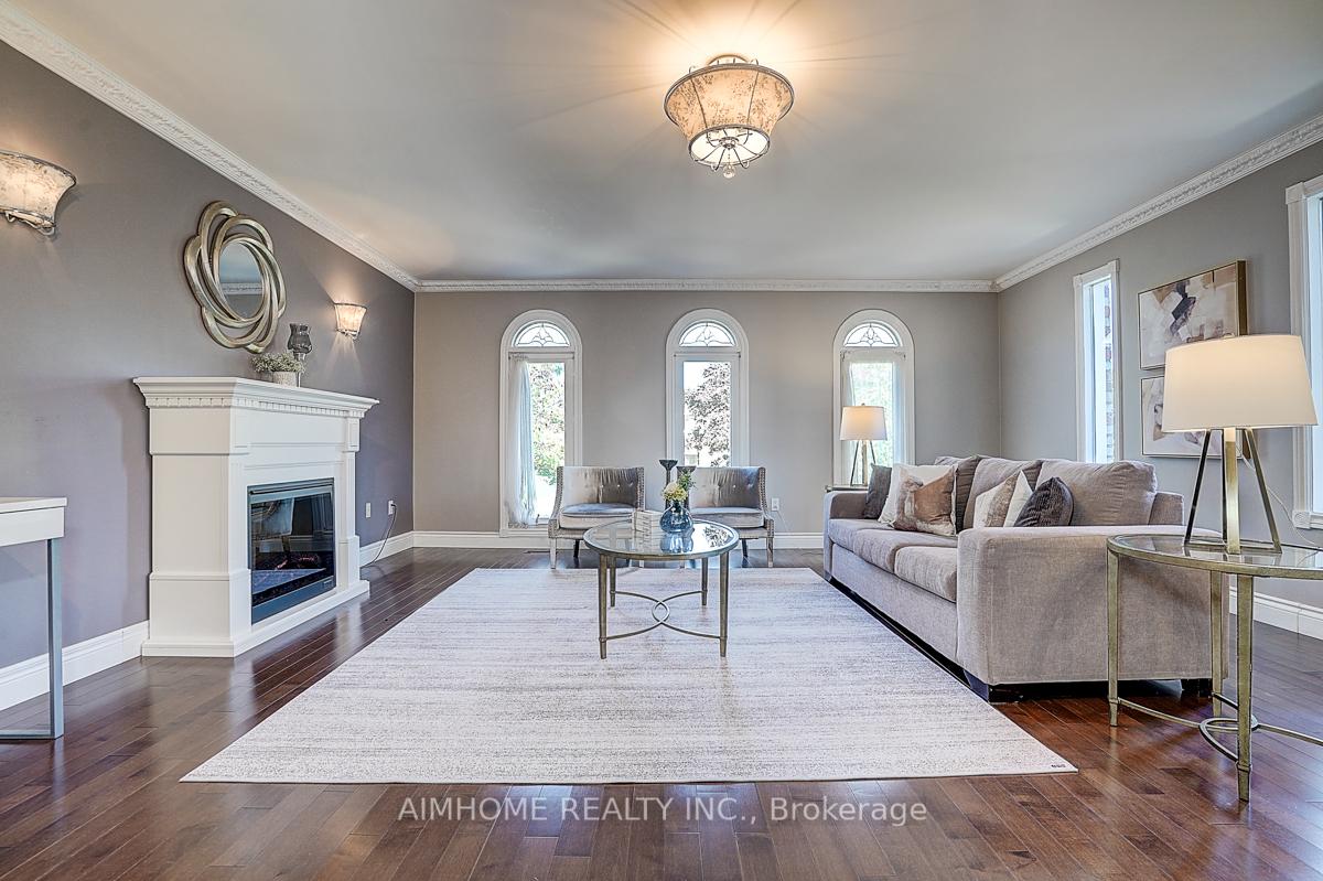 Photo 15 of 205 Pinewood Drive, Vaughan, Crestwood-Springfarm-Yorkhill — HOMEH