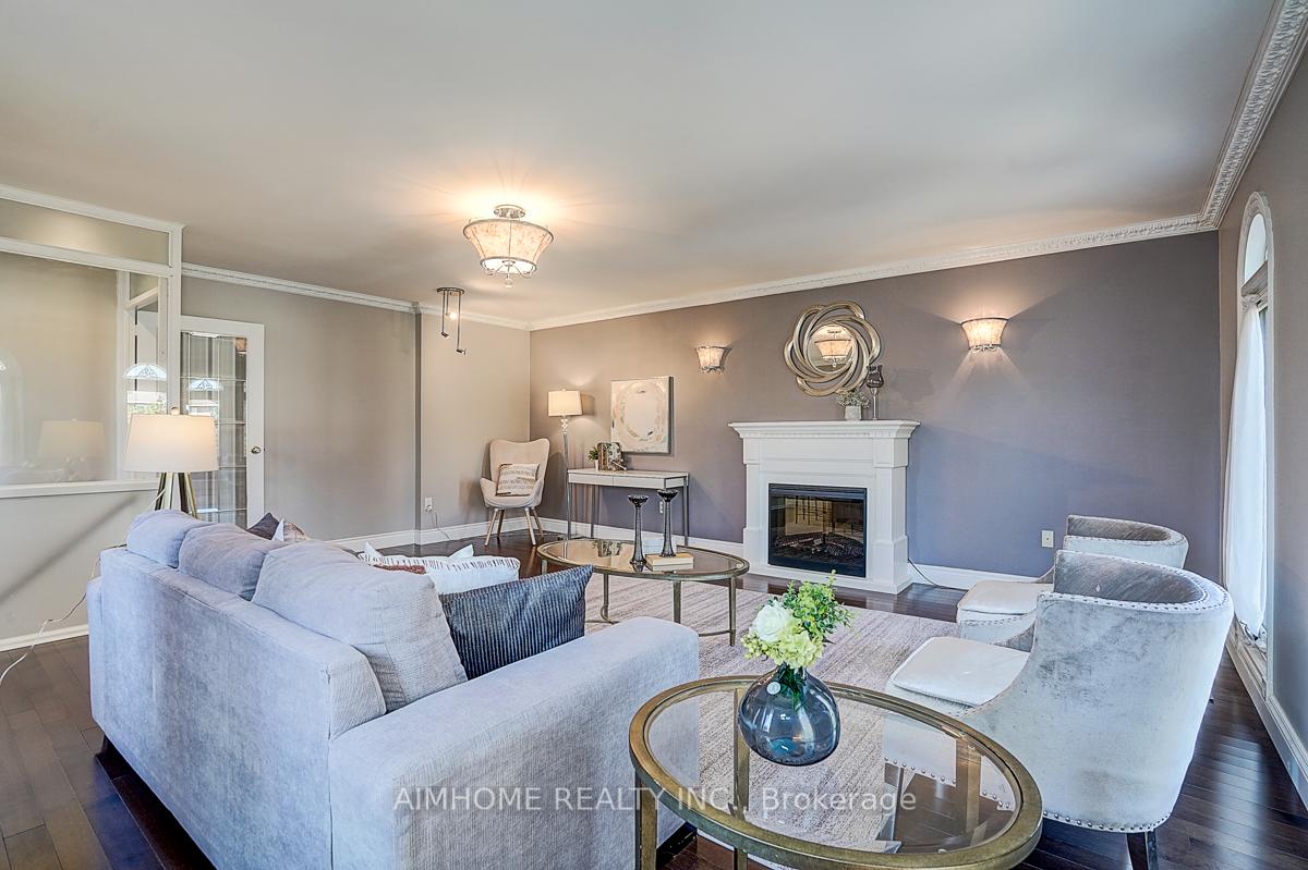 Photo 16 of 205 Pinewood Drive, Vaughan, Crestwood-Springfarm-Yorkhill — HOMEH