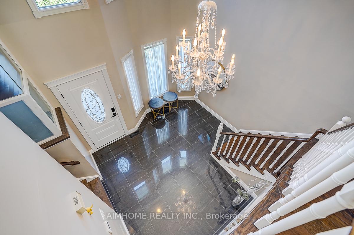 Photo 17 of 205 Pinewood Drive, Vaughan, Crestwood-Springfarm-Yorkhill — HOMEH
