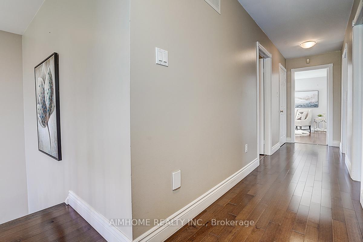 Photo 18 of 205 Pinewood Drive, Vaughan, Crestwood-Springfarm-Yorkhill — HOMEH