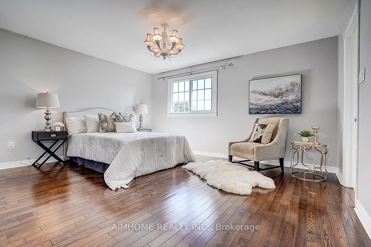 Photo 19 of 205 Pinewood Drive, Vaughan, Crestwood-Springfarm-Yorkhill — HOMEH