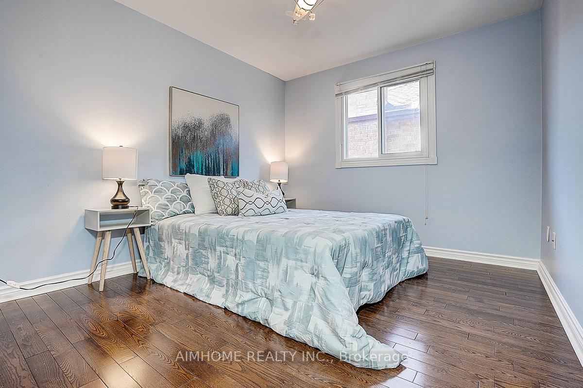 Photo 23 of 205 Pinewood Drive, Vaughan, Crestwood-Springfarm-Yorkhill — HOMEH