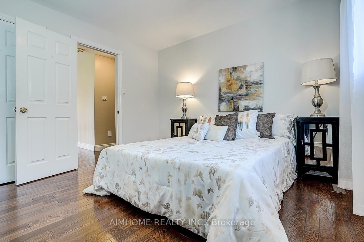 Photo 25 of 205 Pinewood Drive, Vaughan, Crestwood-Springfarm-Yorkhill — HOMEH