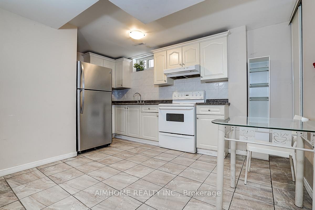 Photo 27 of 205 Pinewood Drive, Vaughan, Crestwood-Springfarm-Yorkhill — HOMEH