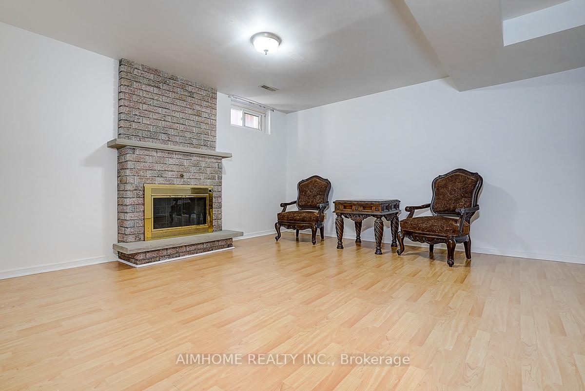 Photo 28 of 205 Pinewood Drive, Vaughan, Crestwood-Springfarm-Yorkhill — HOMEH
