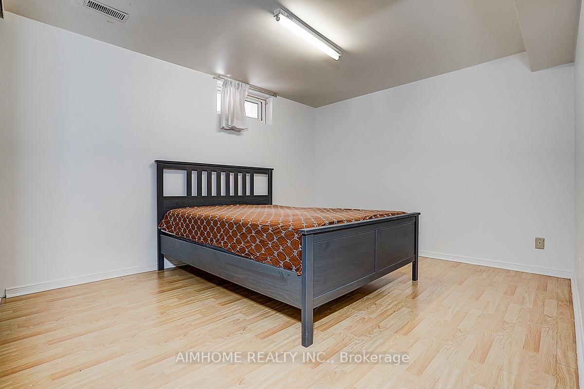 Photo 29 of 205 Pinewood Drive, Vaughan, Crestwood-Springfarm-Yorkhill — HOMEH