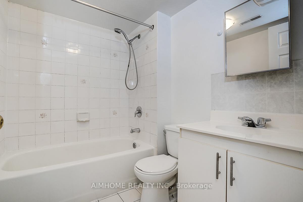 Photo 30 of 205 Pinewood Drive, Vaughan, Crestwood-Springfarm-Yorkhill — HOMEH