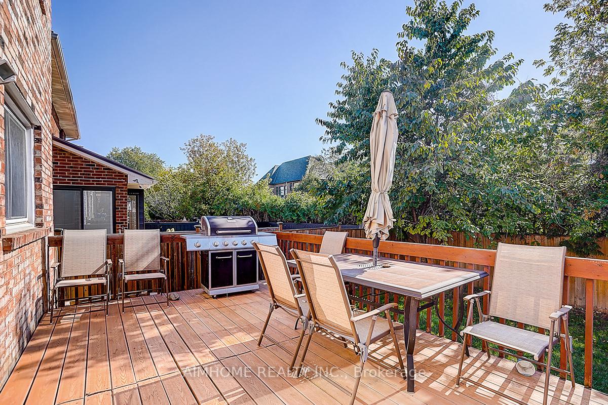 Photo 31 of 205 Pinewood Drive, Vaughan, Crestwood-Springfarm-Yorkhill — HOMEH