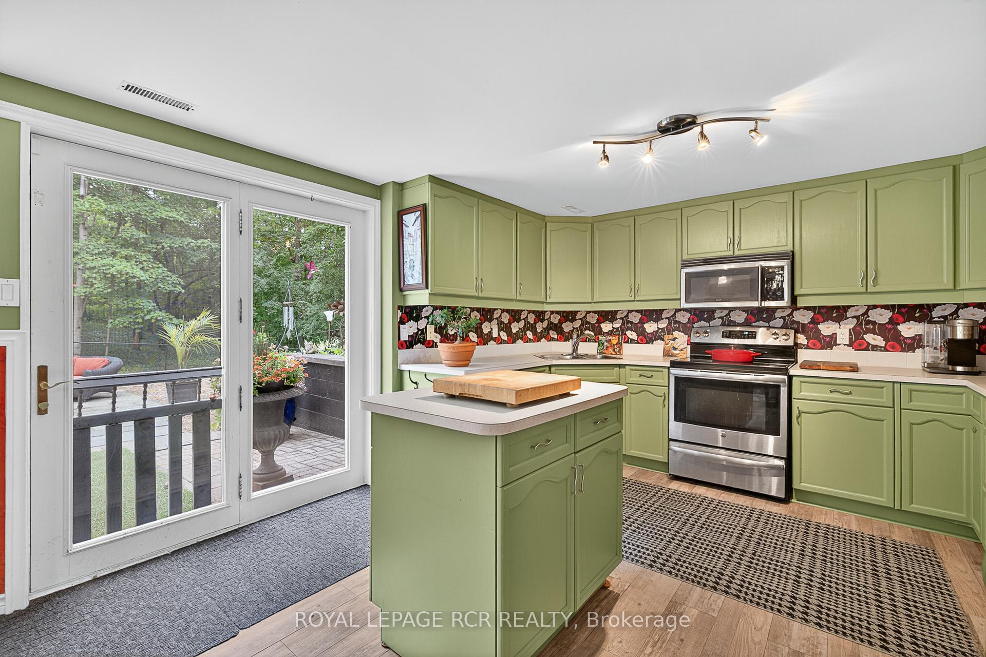 Photo 27 of 11 Foxfire Chase, Uxbridge, Rural Uxbridge — HOMEH