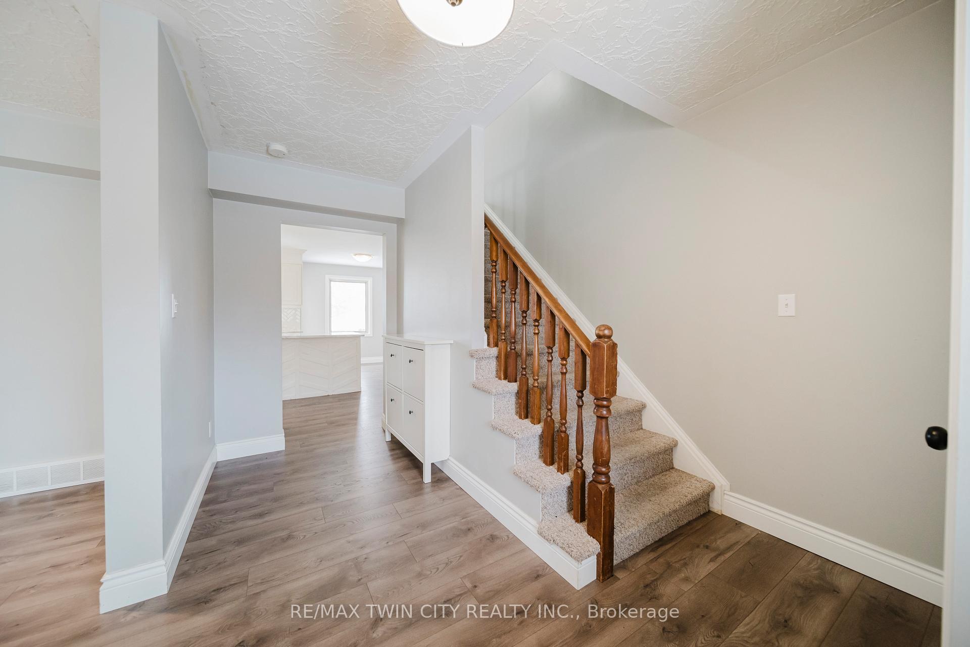 Photo 4 of 7 Campbell Place, Wellesley — HOMEH