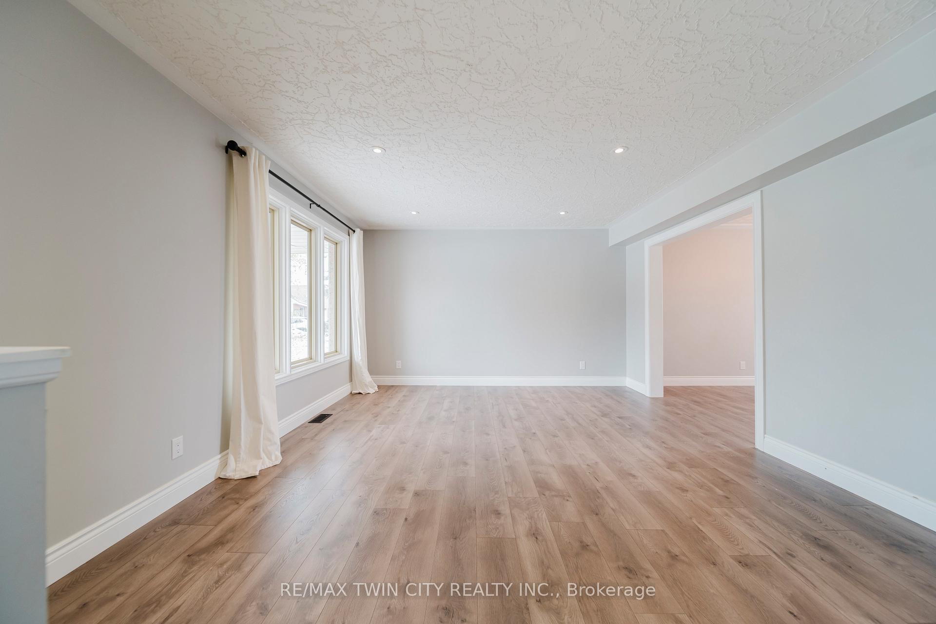 Photo 6 of 7 Campbell Place, Wellesley — HOMEH