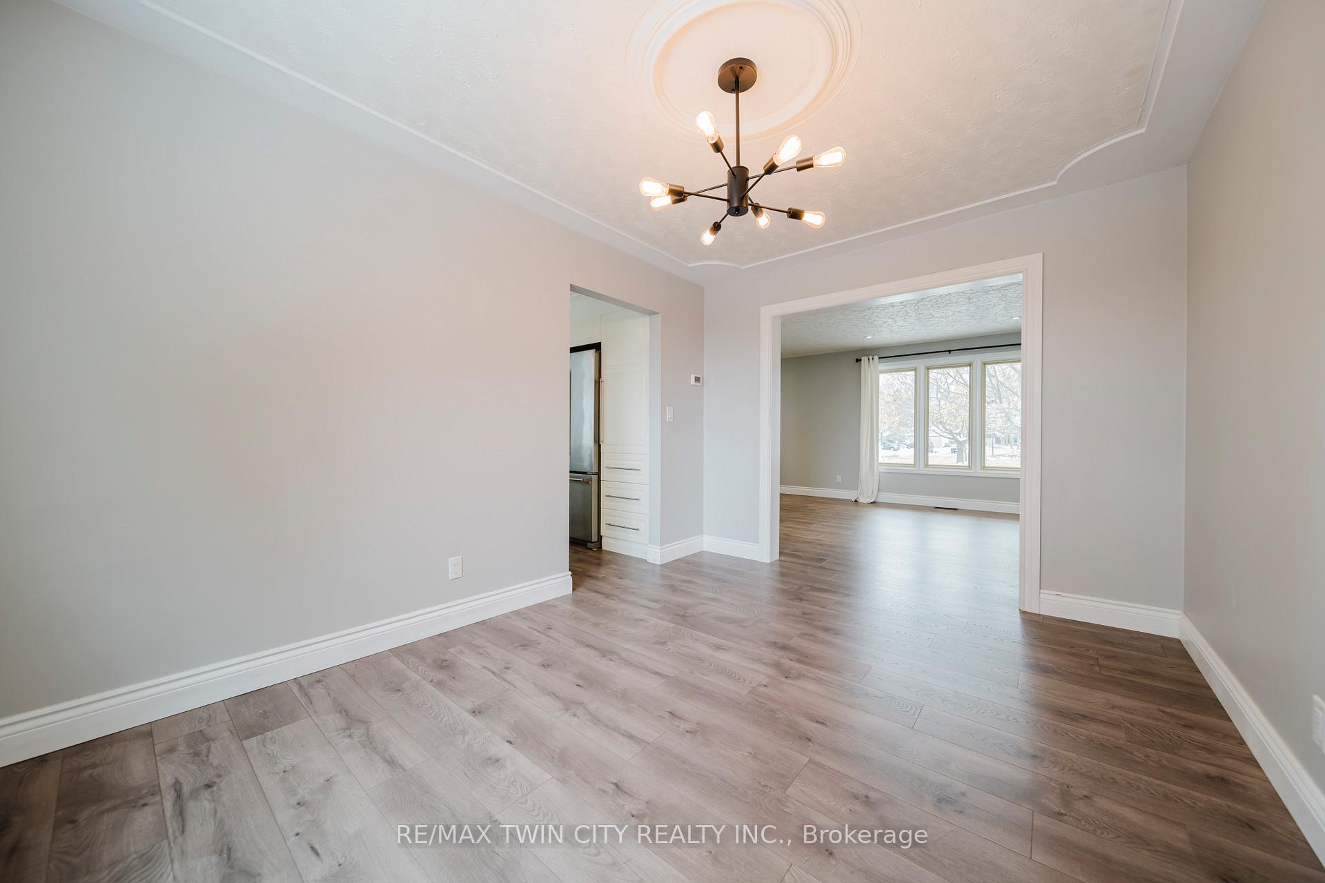 Photo 10 of 7 Campbell Place, Wellesley — HOMEH