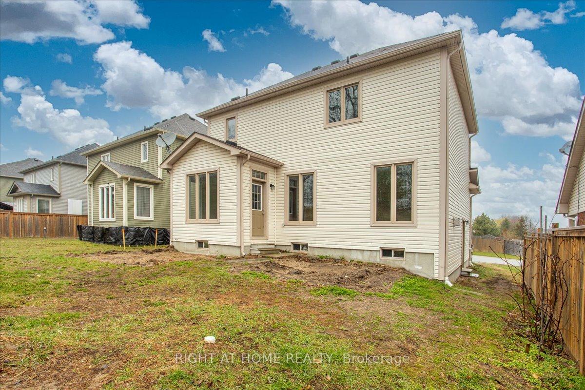 Photo 3 of 72 Christy Drive, Wasaga Beach — HOMEH