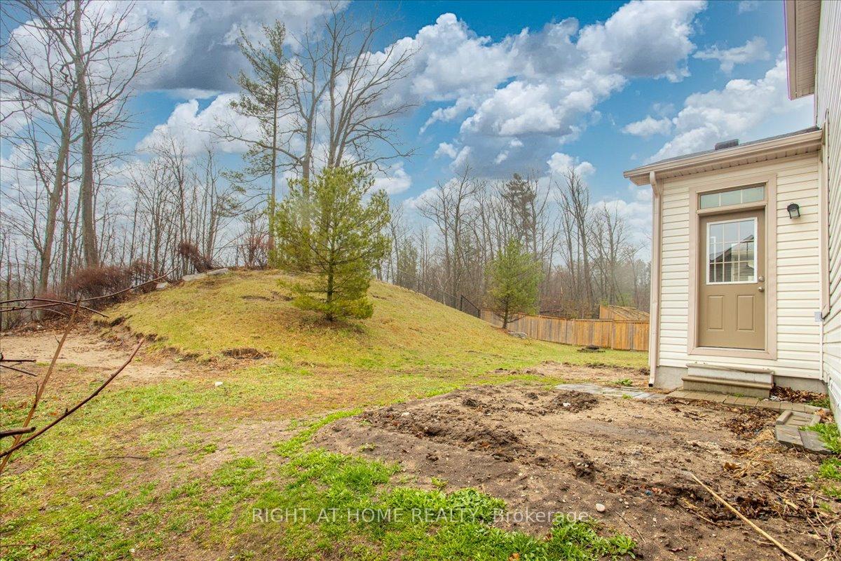 Photo 4 of 72 Christy Drive, Wasaga Beach — HOMEH