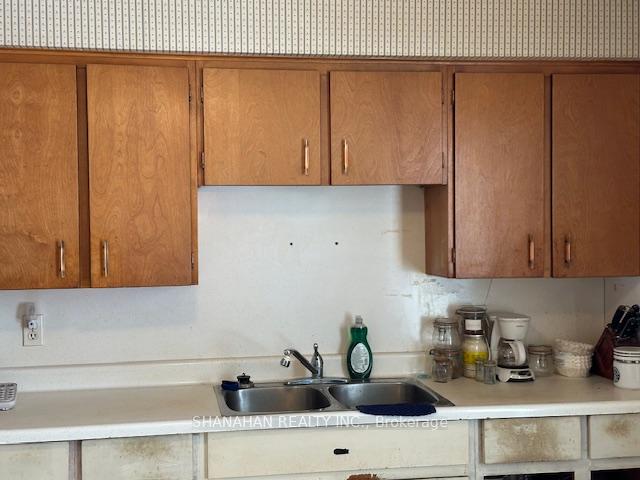 Photo 10 of 576 Simcoe Street, Warwick, Watford — HOMEH