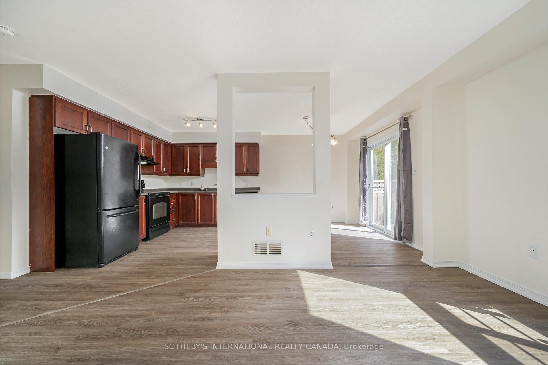 Photo 10 of 571 Wild Iris Avenue, Waterloo, Columbia Forest — HOMEH