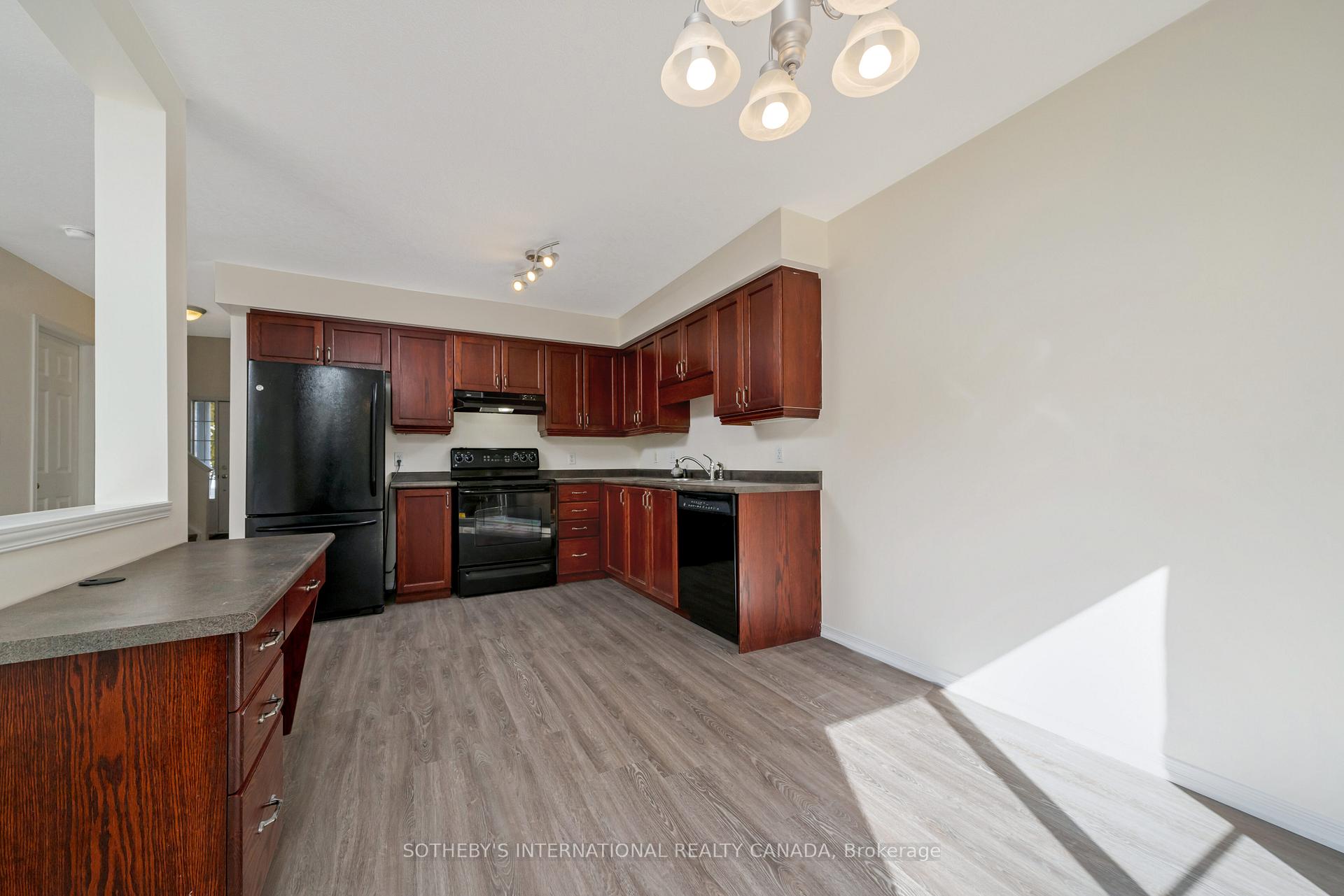 Photo 11 of 571 Wild Iris Avenue, Waterloo, Columbia Forest — HOMEH