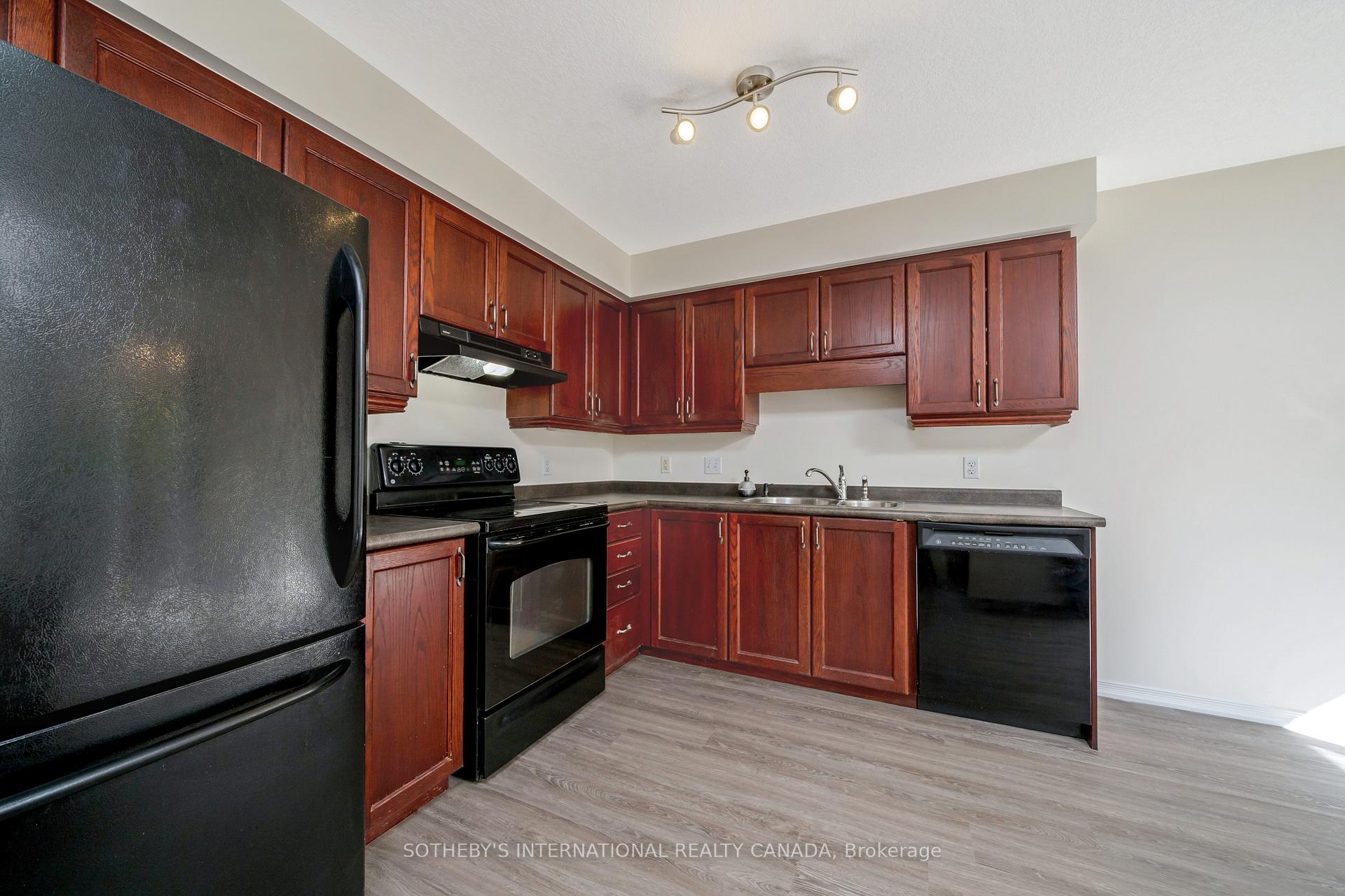 Photo 13 of 571 Wild Iris Avenue, Waterloo, Columbia Forest — HOMEH