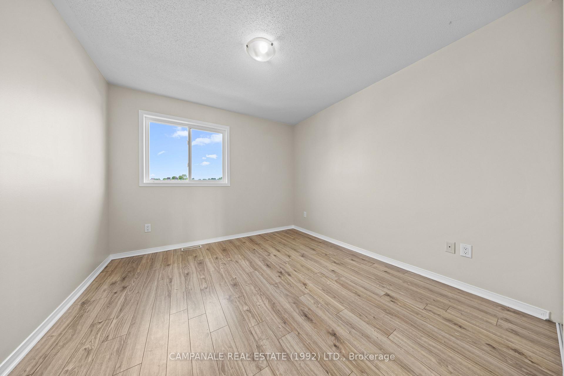 Photo 12 of 98 Wolff Crescent, Arnprior — HOMEH