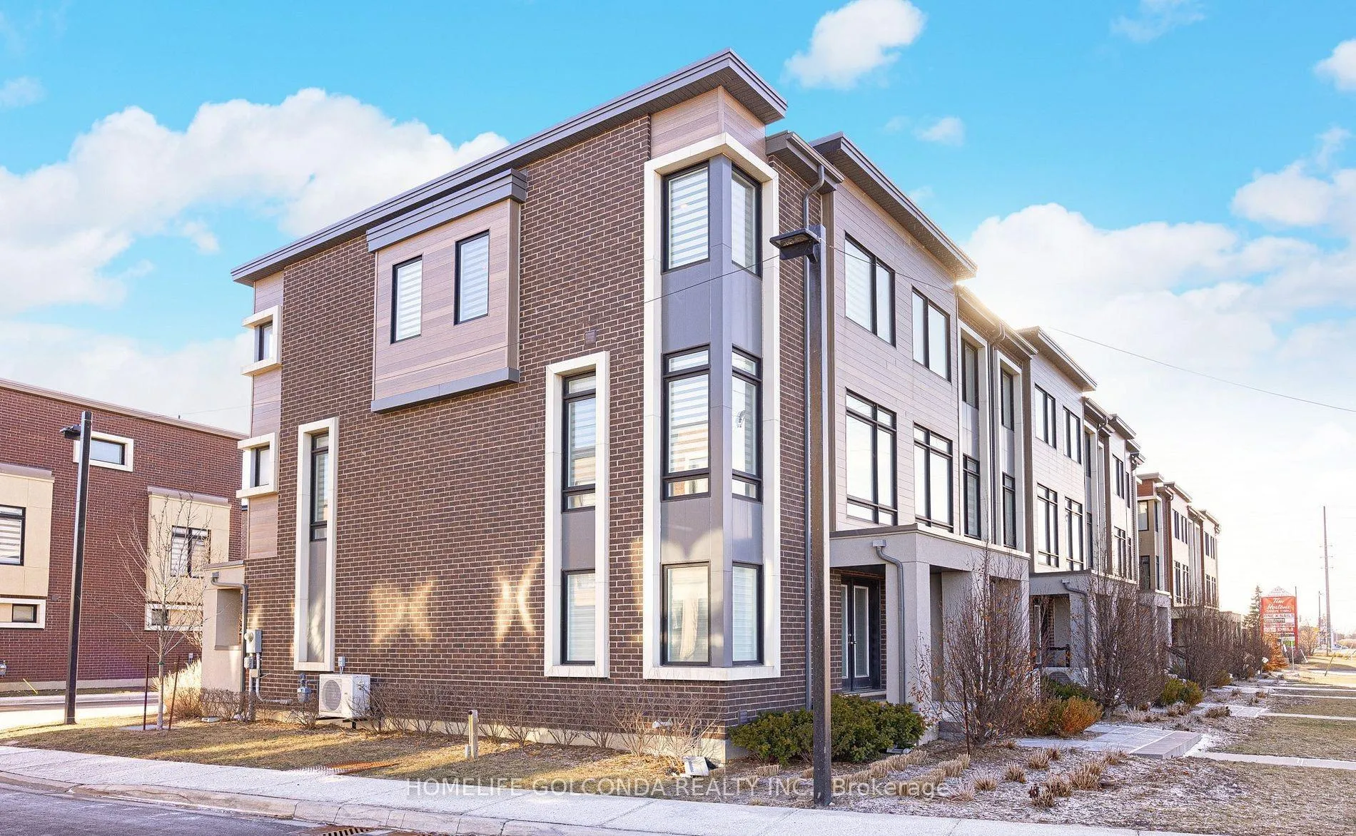 Front of 206 Moneypenny Place