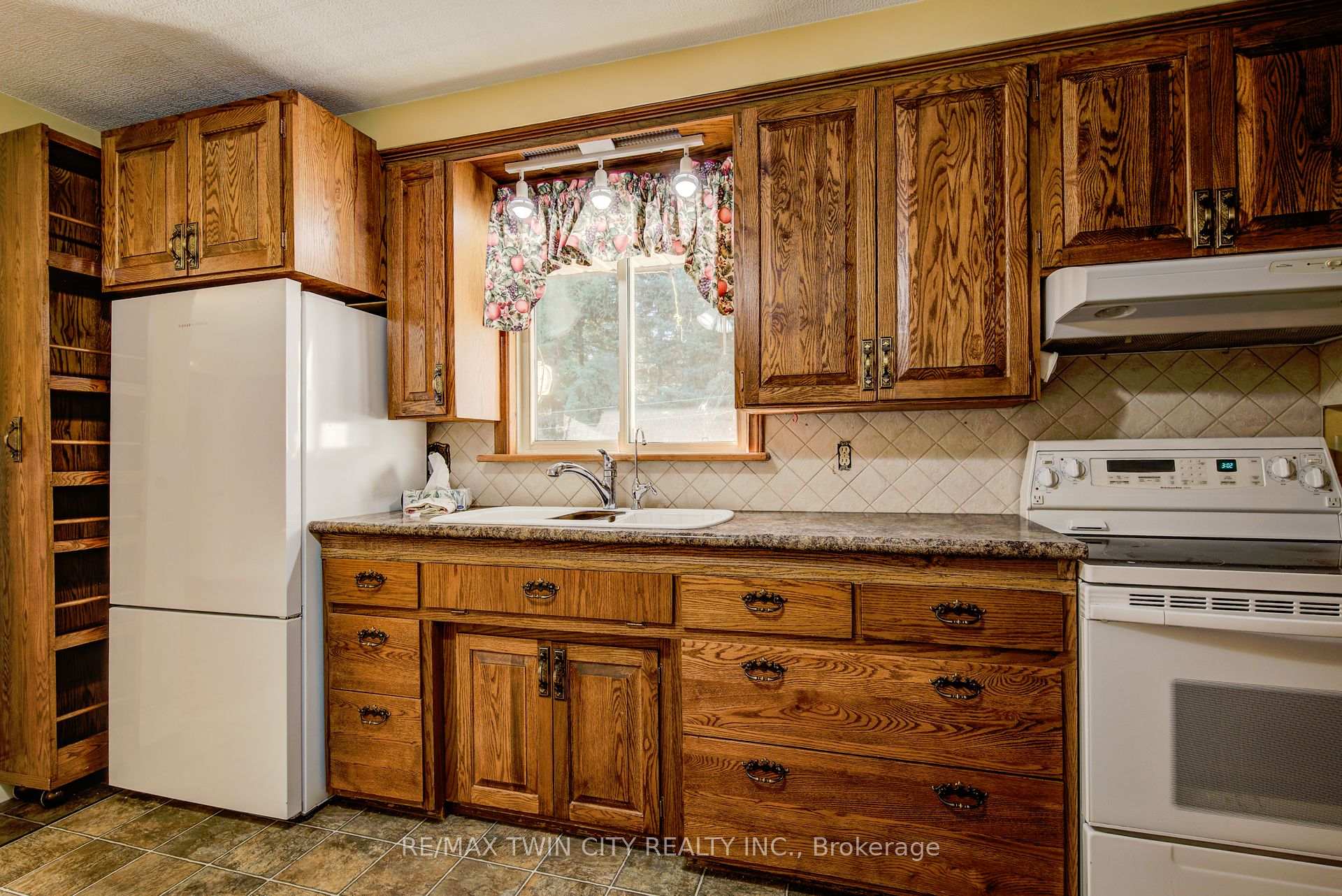 Photo 15 of 3720 Manser Road, Wellesley — HOMEH