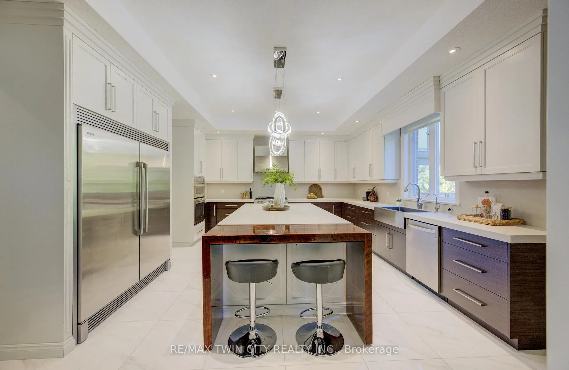 Photo 8 of 705 Meadowsweet Avenue, Waterloo — HOMEH