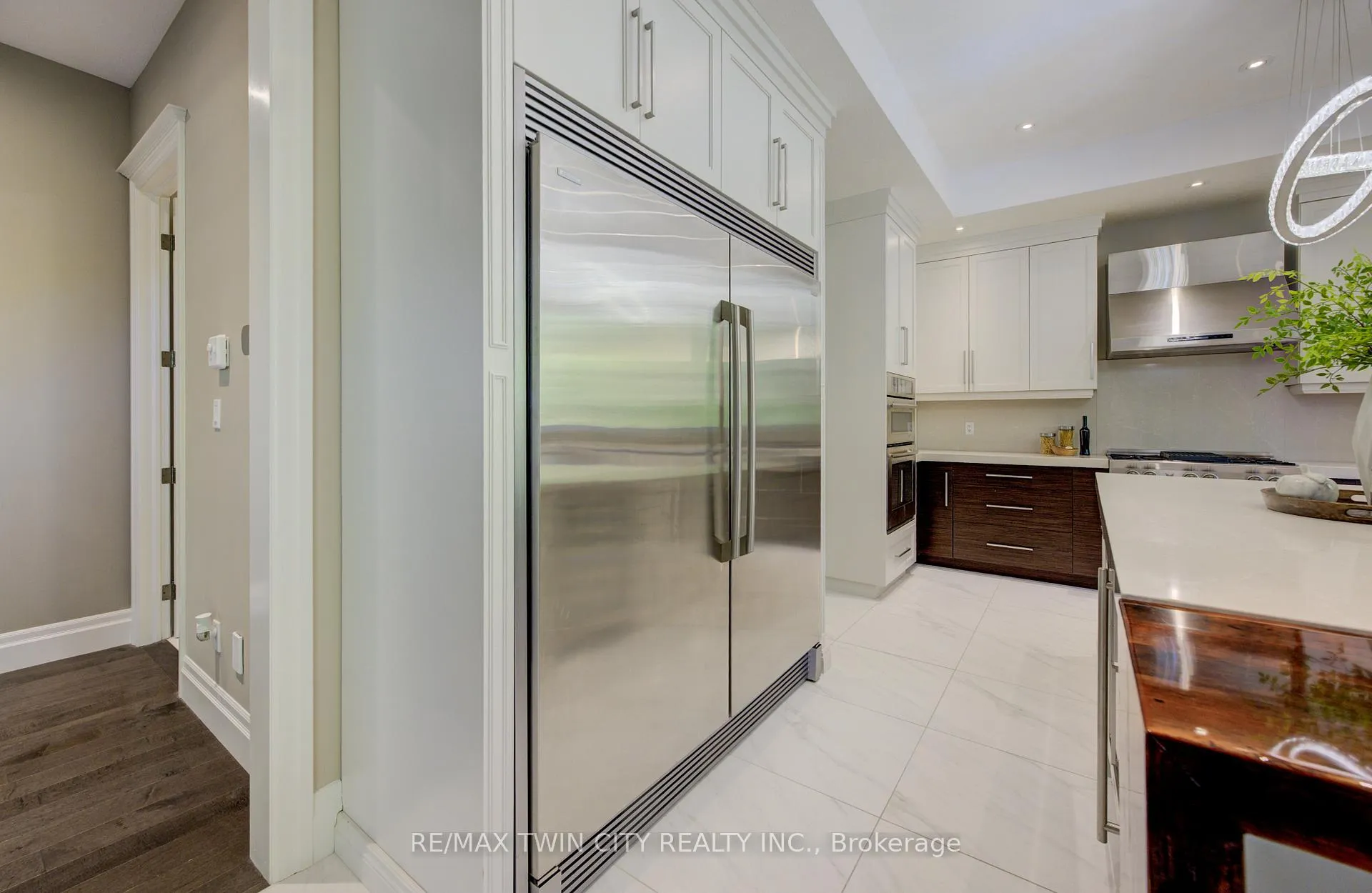 Photo 15 of 705 Meadowsweet Avenue, Waterloo — HOMEH