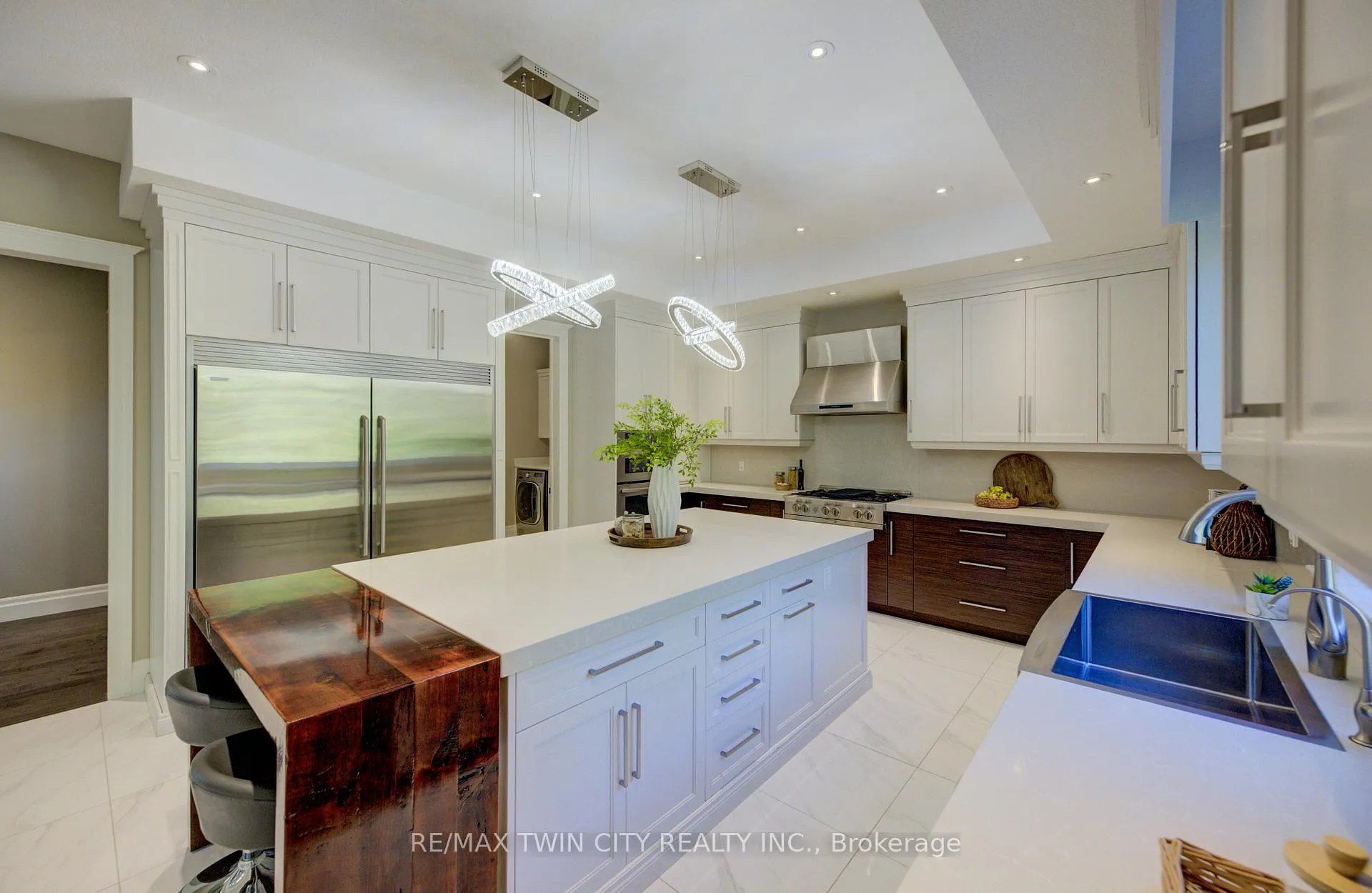 Photo 17 of 705 Meadowsweet Avenue, Waterloo — HOMEH
