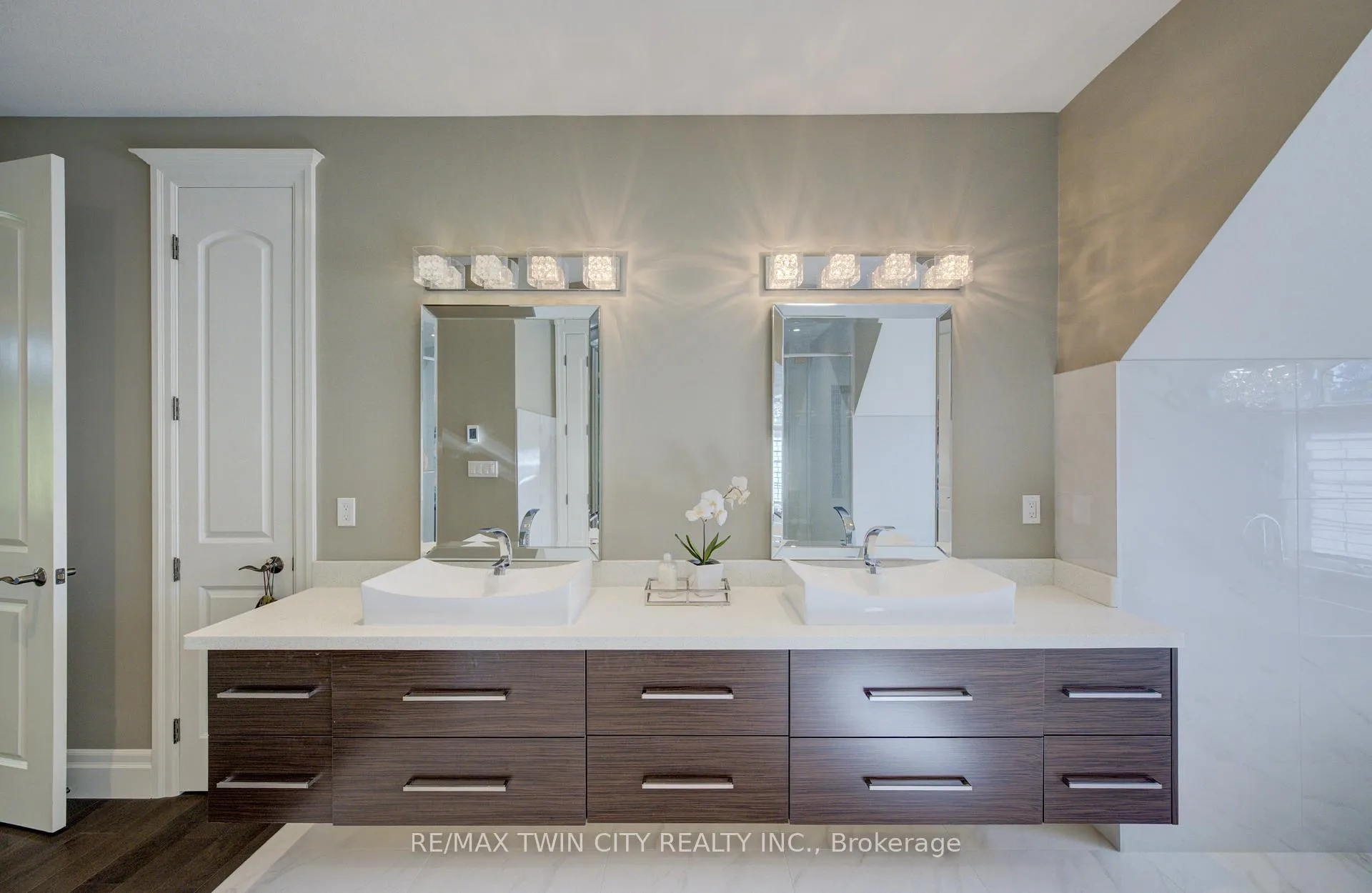 Photo 24 of 705 Meadowsweet Avenue, Waterloo — HOMEH