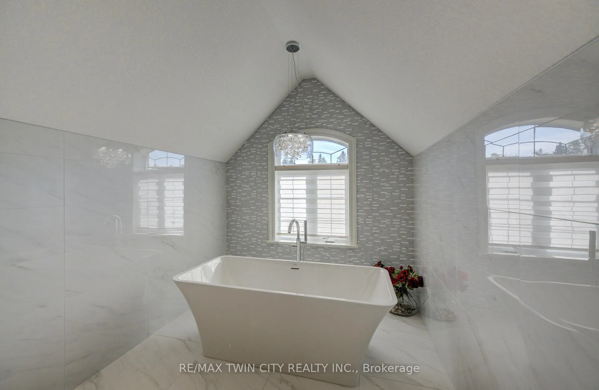 Photo 25 of 705 Meadowsweet Avenue, Waterloo — HOMEH