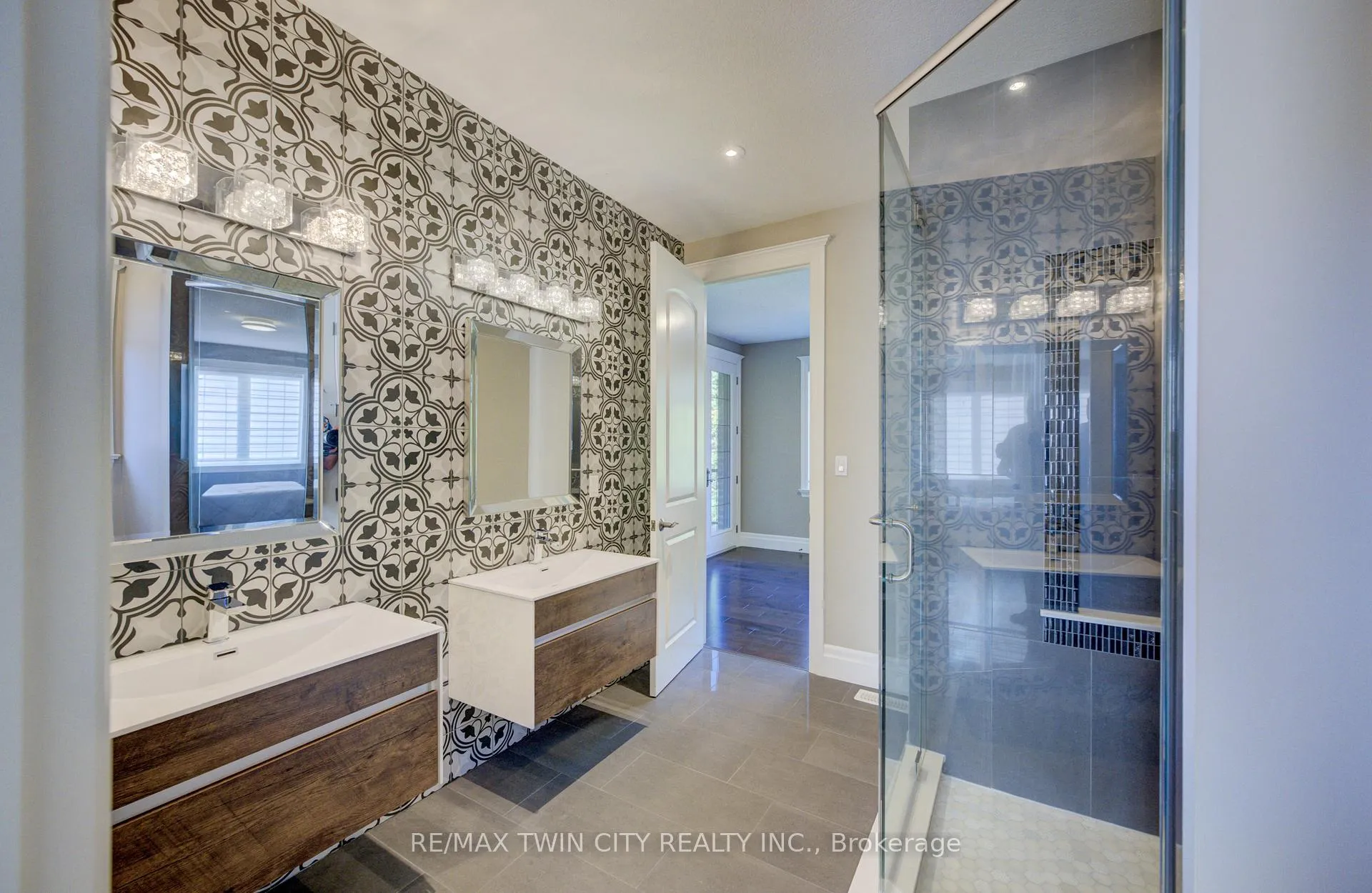 Photo 26 of 705 Meadowsweet Avenue, Waterloo — HOMEH