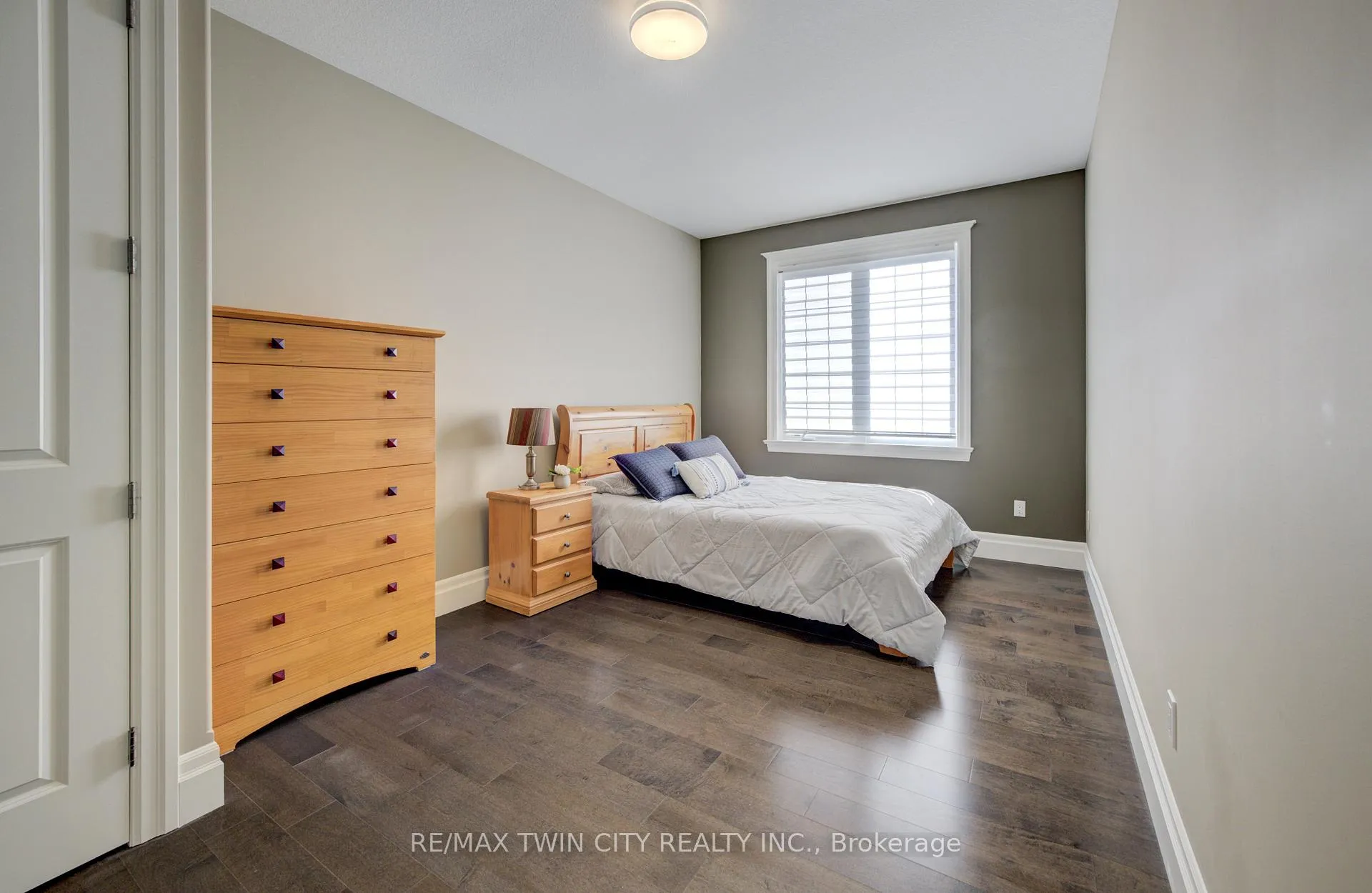 Photo 31 of 705 Meadowsweet Avenue, Waterloo — HOMEH