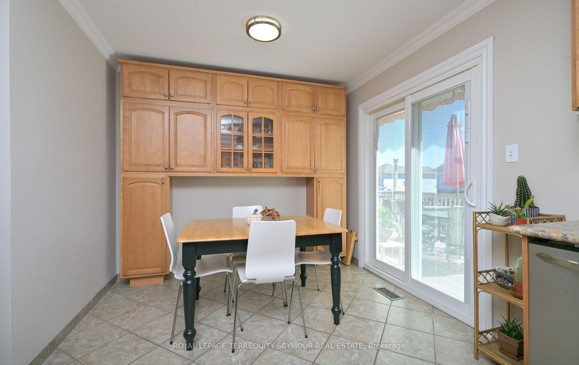 Photo 8 of 190 Wessenger Drive, Barrie, Holly — HOMEH