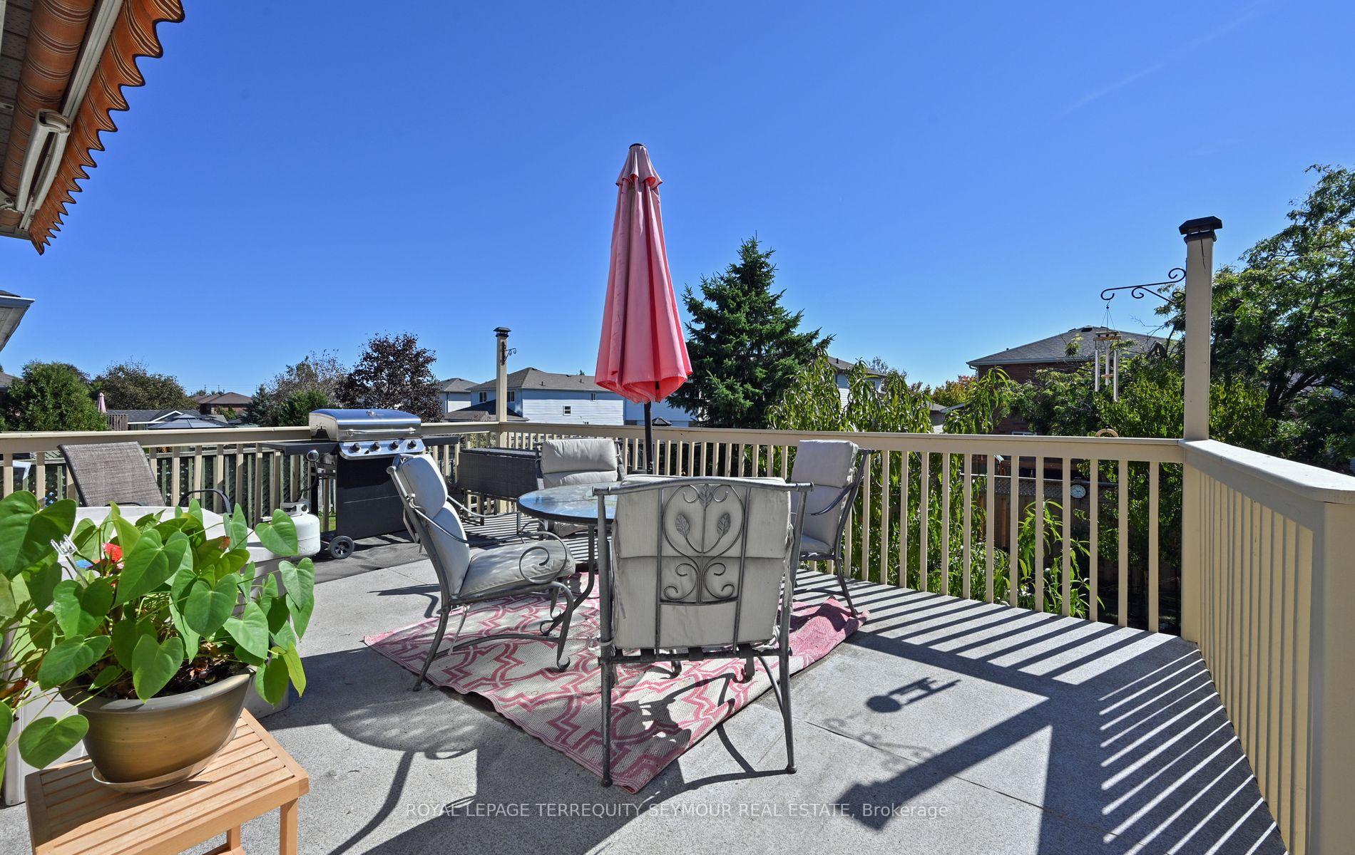 Photo 10 of 190 Wessenger Drive, Barrie, Holly — HOMEH