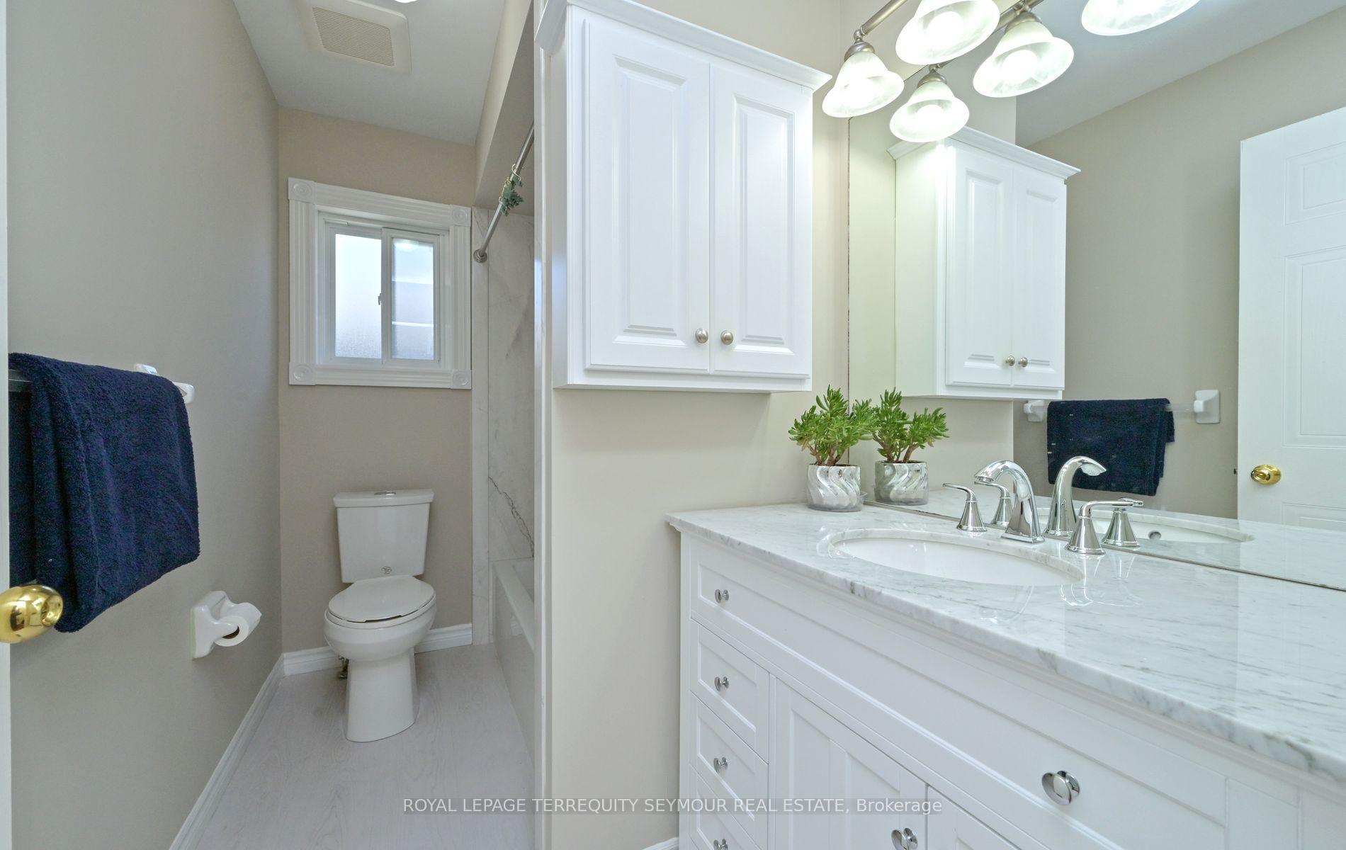 Photo 11 of 190 Wessenger Drive, Barrie, Holly — HOMEH