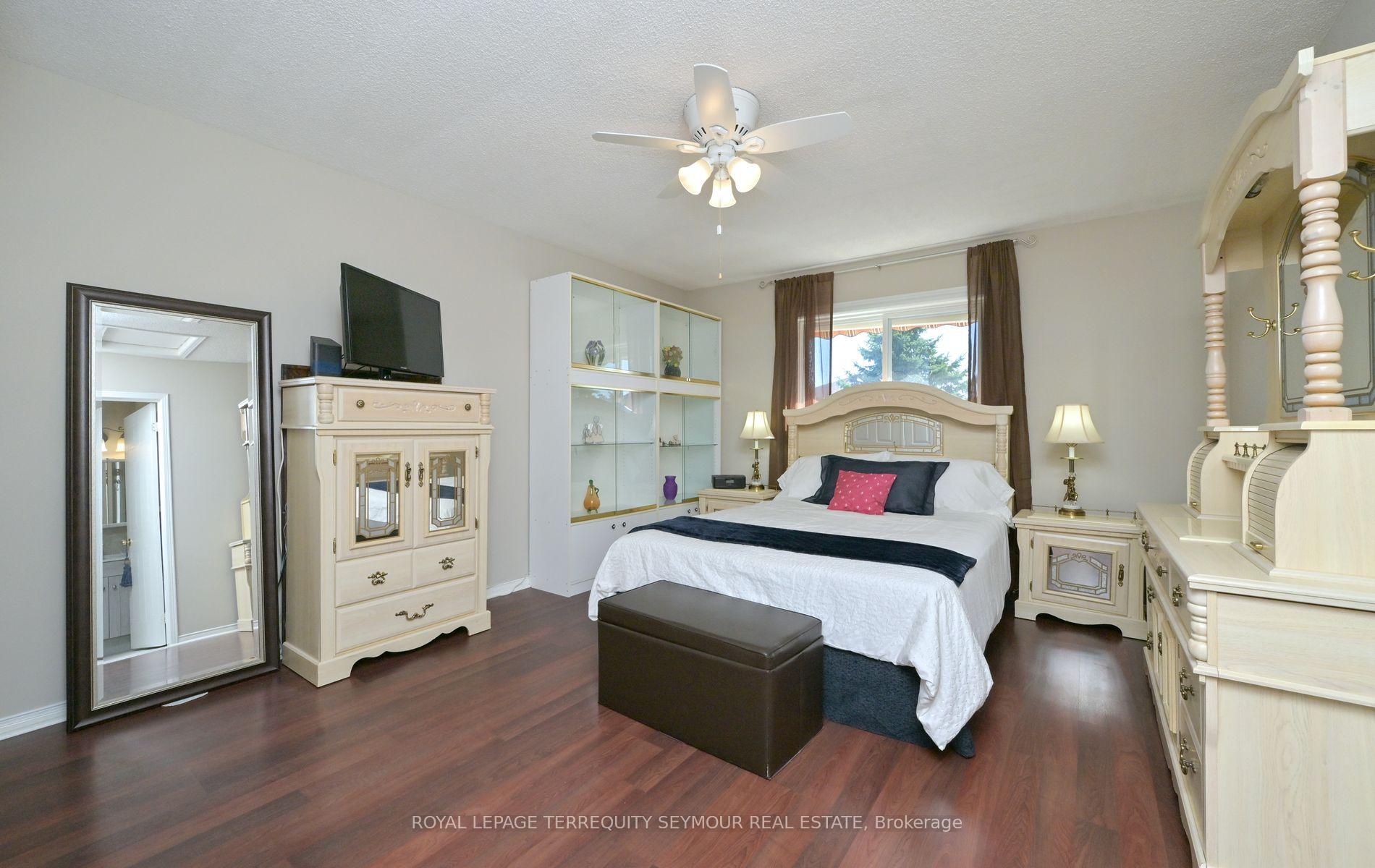 Photo 7 of 190 Wessenger Drive, Barrie, Holly — HOMEH