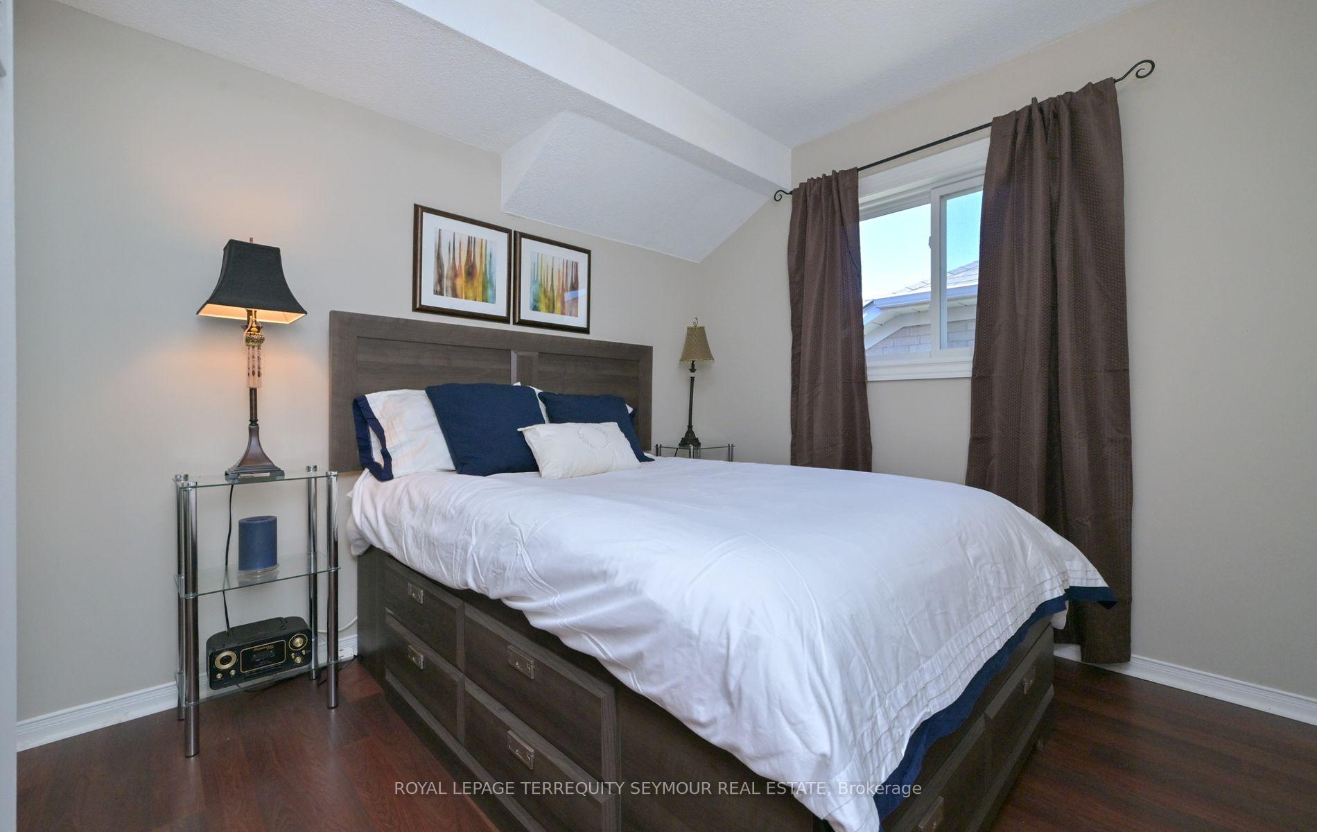 Photo 12 of 190 Wessenger Drive, Barrie, Holly — HOMEH