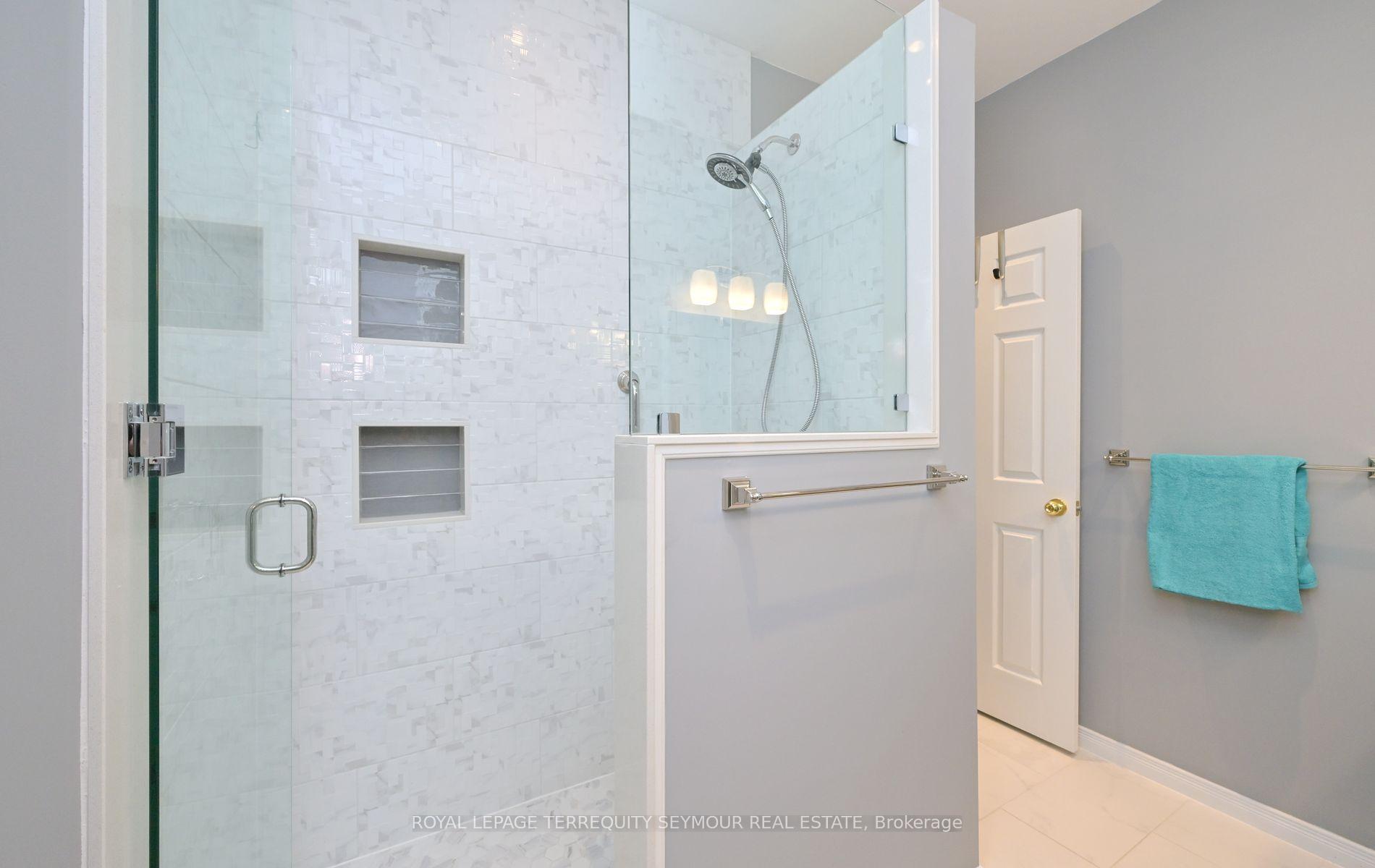 Photo 25 of 190 Wessenger Drive, Barrie, Holly — HOMEH
