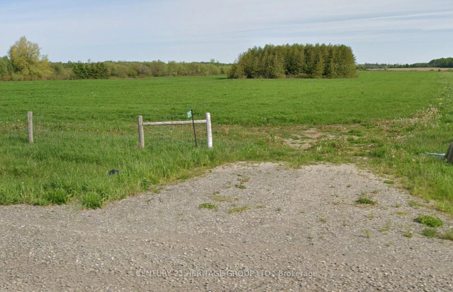Photo 2 of 8580 Wellington Road, Puslinch, Puslinch Lake Settlement Areas — HOMEH