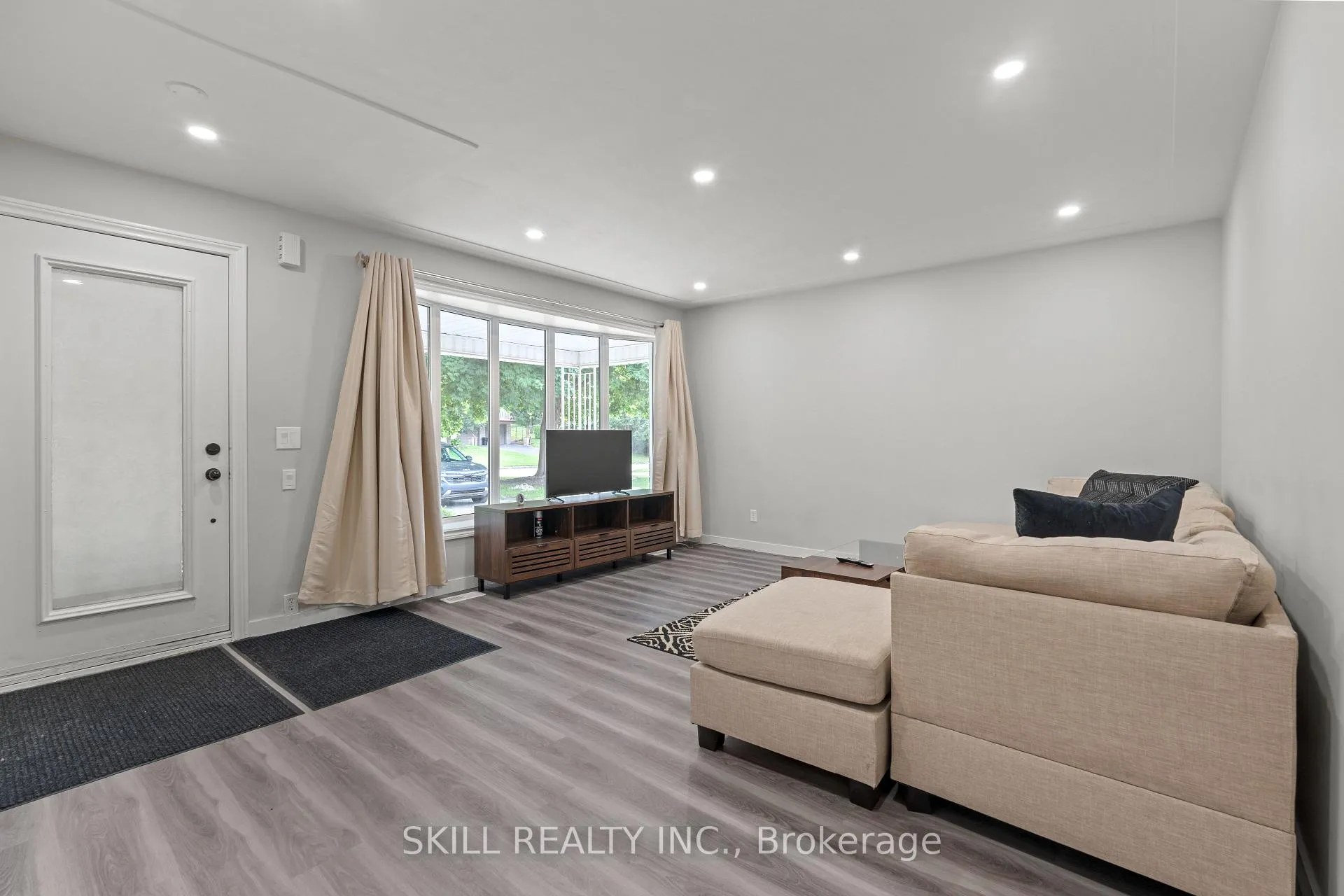 Photo 10 of 138 Chelford Crescent, Waterloo — HOMEH