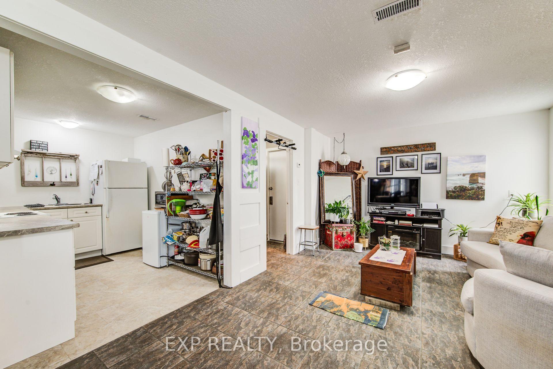 Photo 7 of 1023 Maple Leaf Street, Wellesley — HOMEH