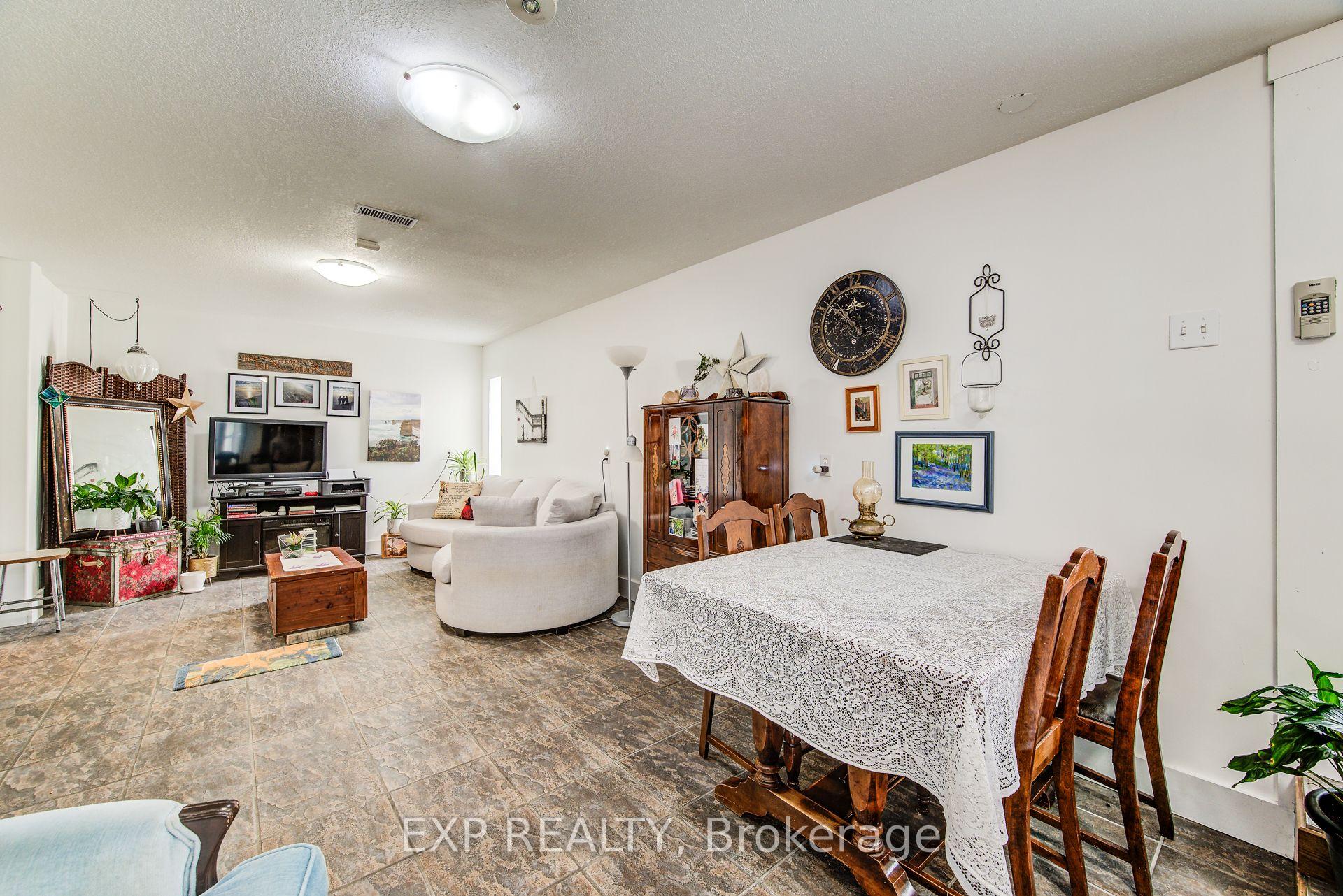 Photo 8 of 1023 Maple Leaf Street, Wellesley — HOMEH