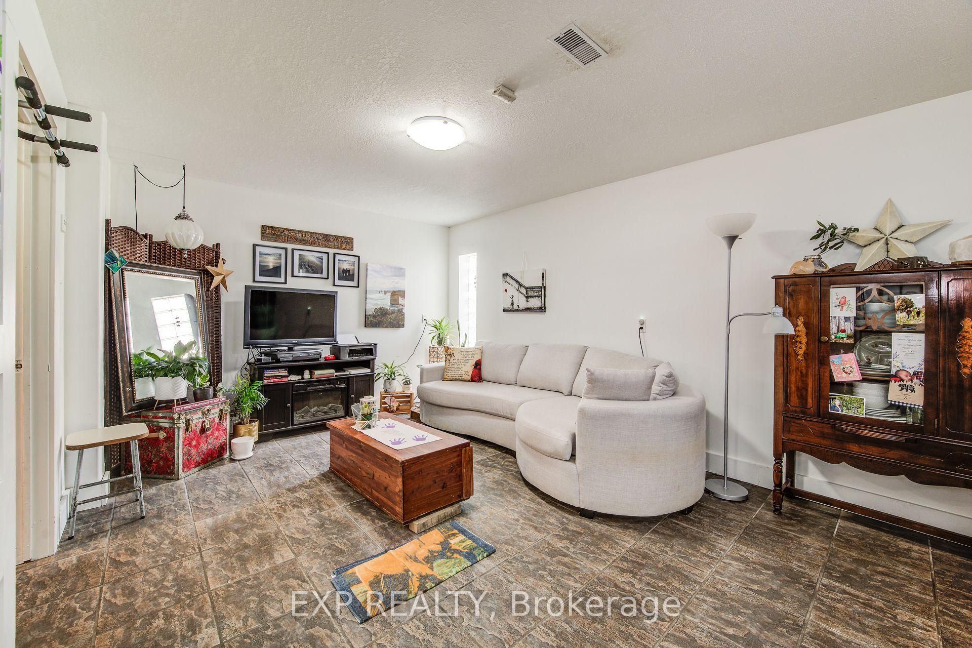 Photo 13 of 1023 Maple Leaf Street, Wellesley — HOMEH
