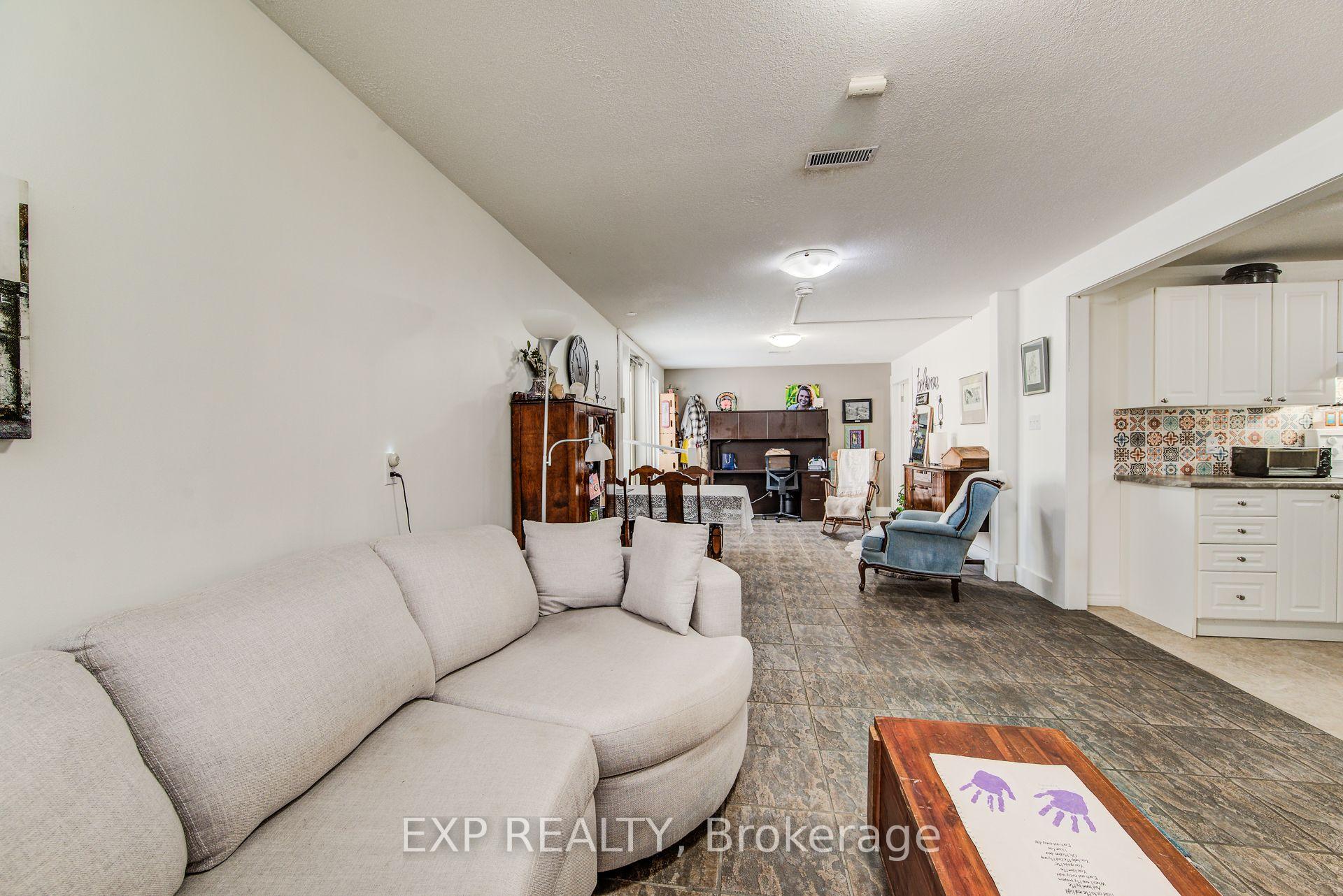 Photo 14 of 1023 Maple Leaf Street, Wellesley — HOMEH
