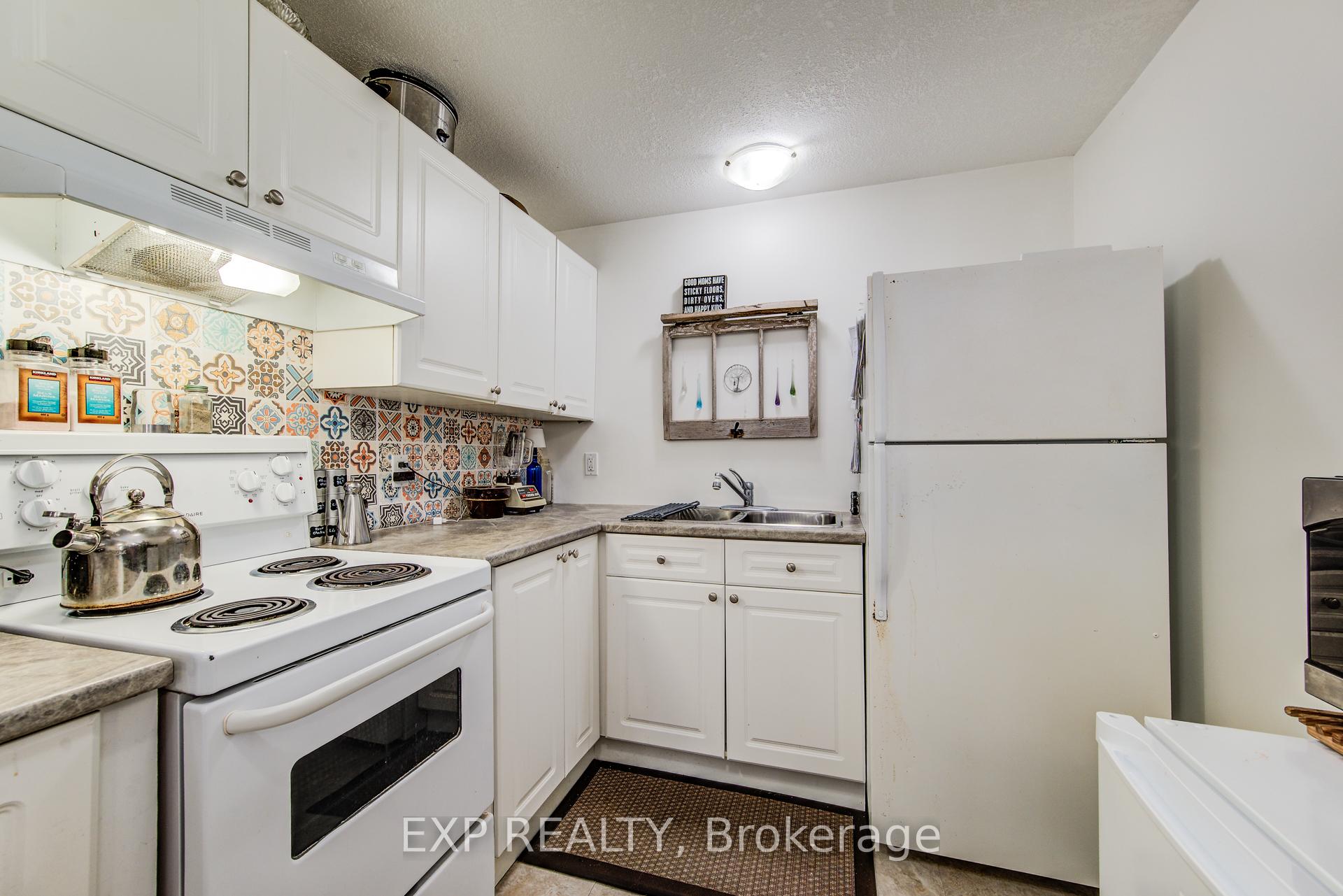 Photo 16 of 1023 Maple Leaf Street, Wellesley — HOMEH