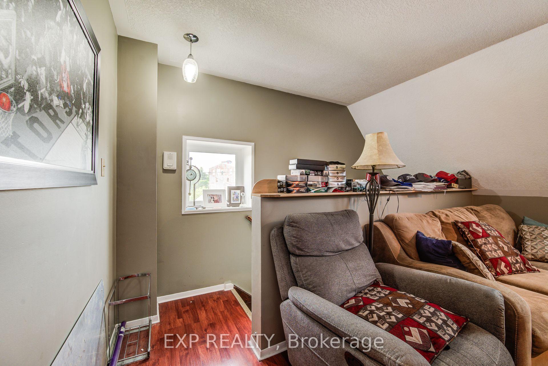 Photo 19 of 1023 Maple Leaf Street, Wellesley — HOMEH