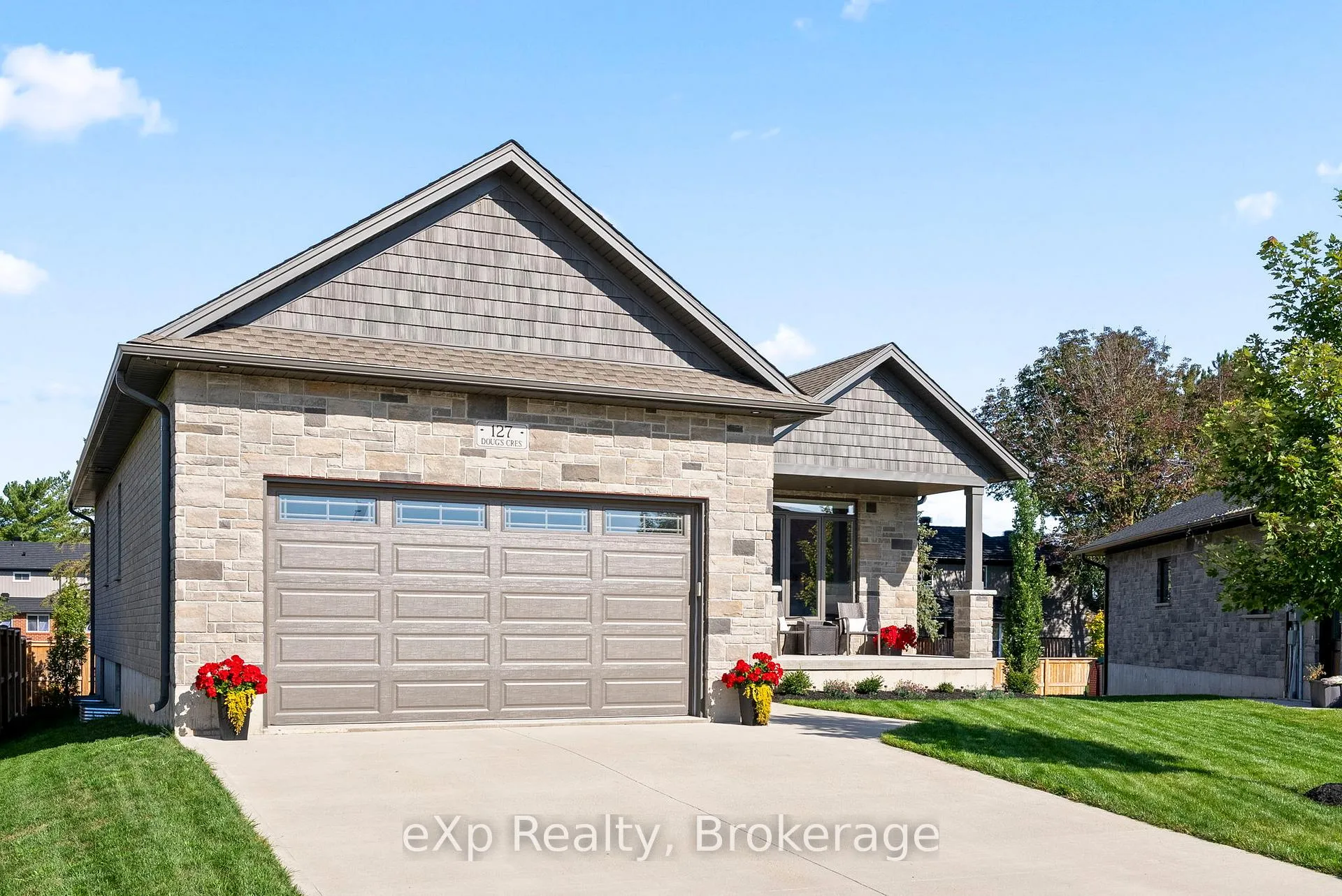 Front of 127 Doug'S Crescent