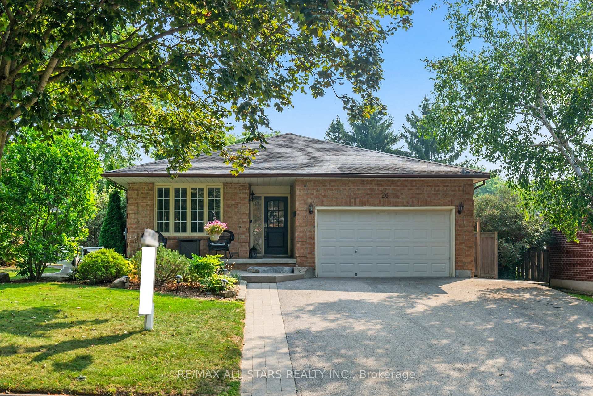 Photo 1 of 26 Munro Crescent, Uxbridge — HOMEH