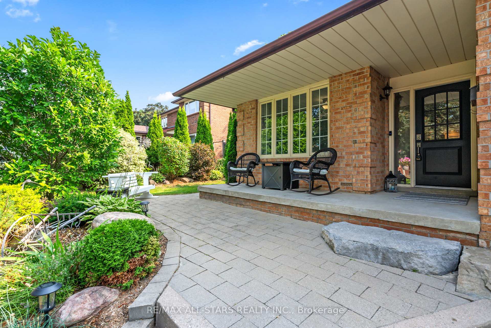Photo 3 of 26 Munro Crescent, Uxbridge — HOMEH